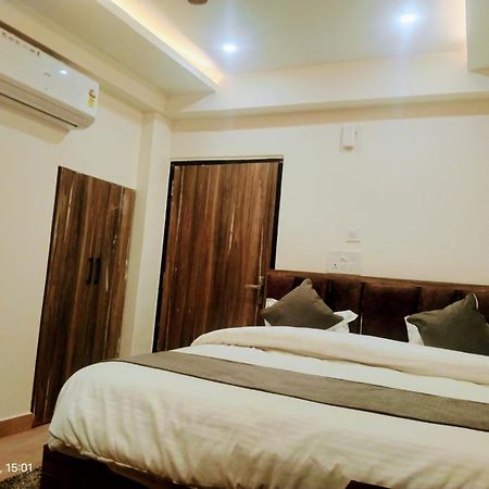 Hotel Abhinandan Ayodhya Ngoại thất bức ảnh