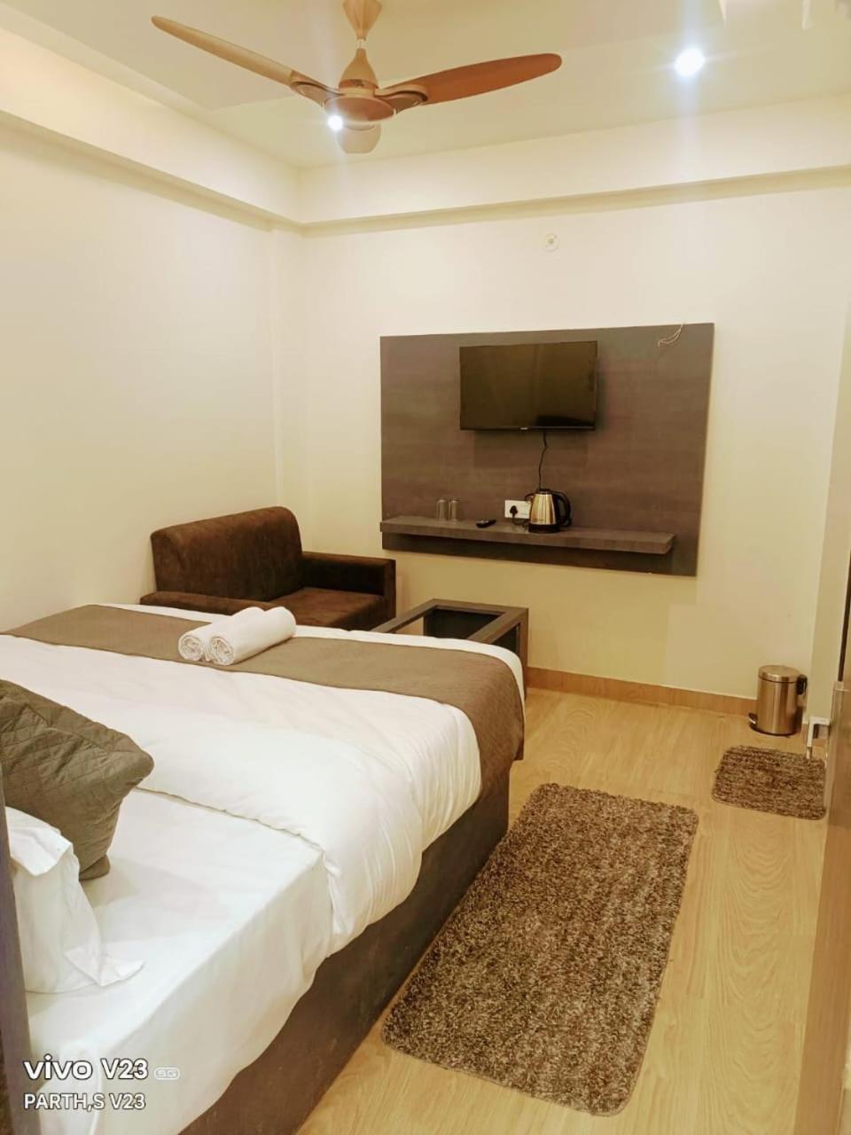 Hotel Abhinandan Ayodhya Ngoại thất bức ảnh