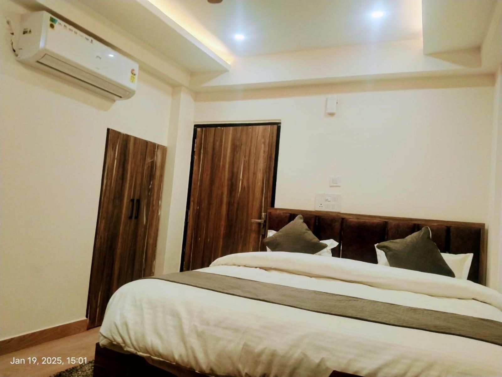 Hotel Abhinandan Ayodhya Ngoại thất bức ảnh