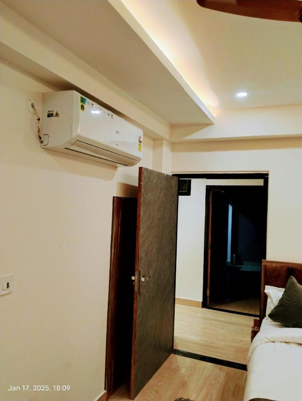 Hotel Abhinandan Ayodhya Ngoại thất bức ảnh