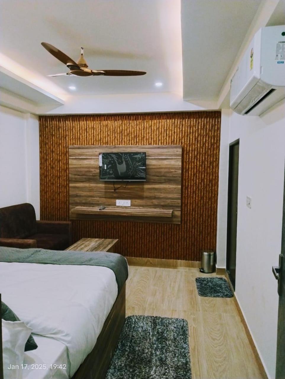 Hotel Abhinandan Ayodhya Ngoại thất bức ảnh